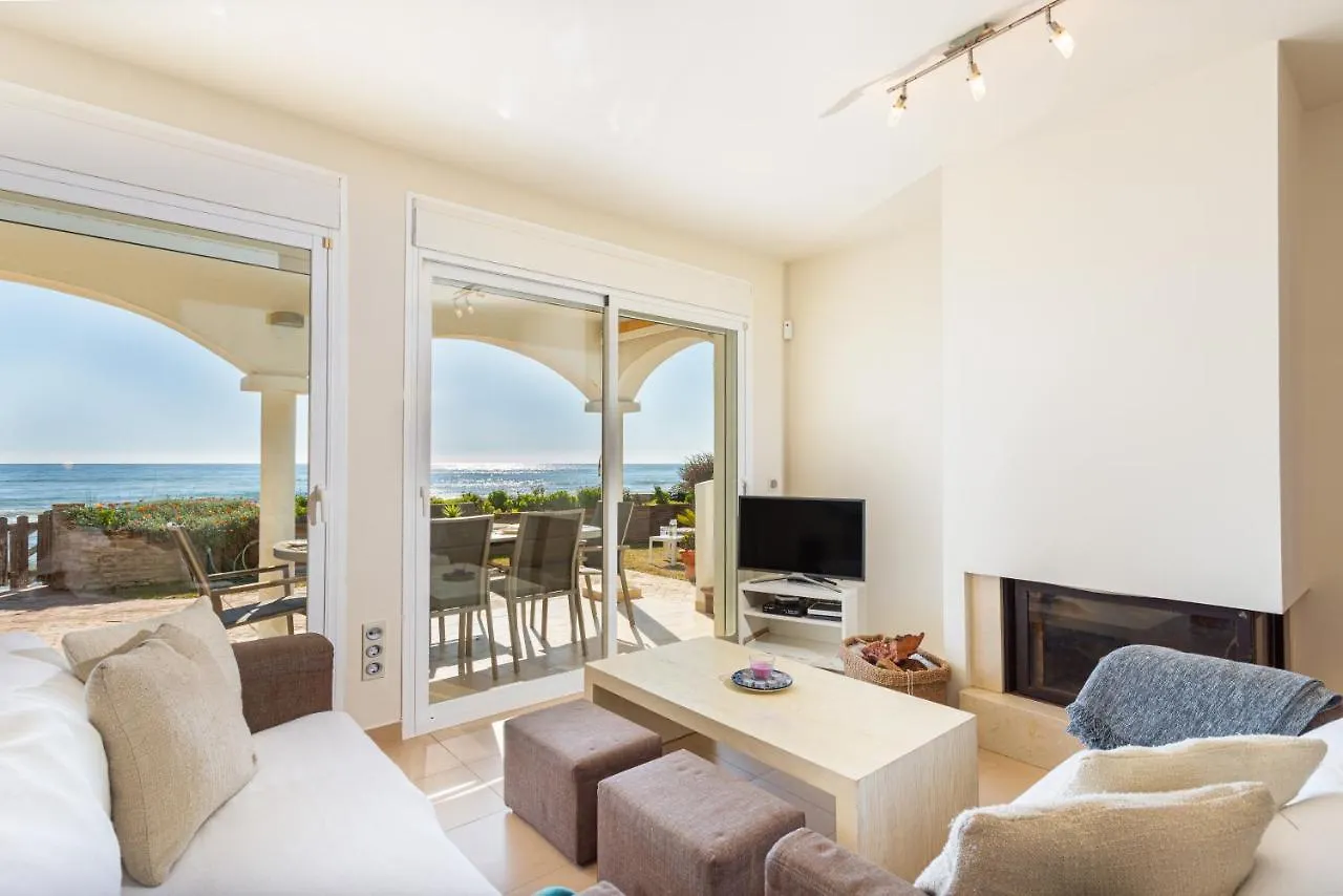 Charming Villa On The Seafront マルベーリャ 0*,  スペイン