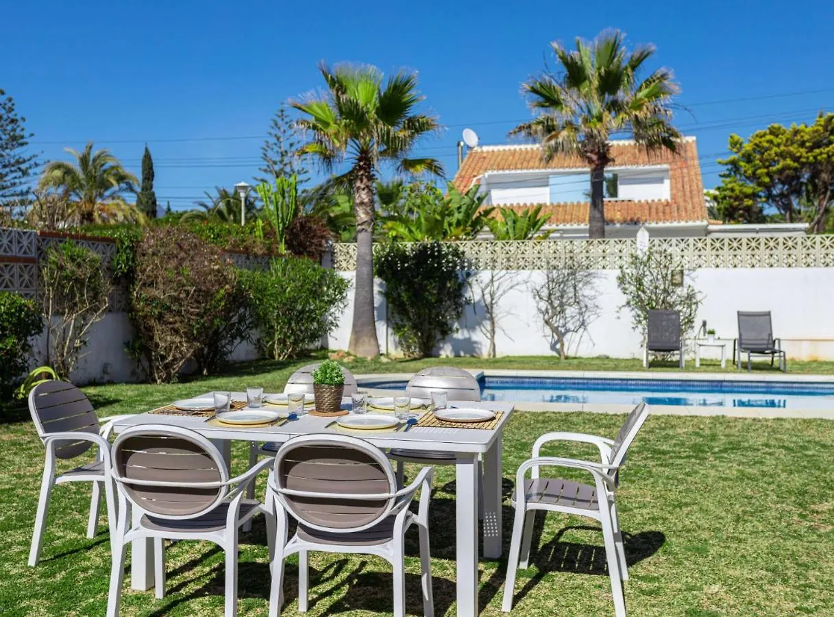 Charming Villa On The Seafront マルベーリャ 0*,  スペイン