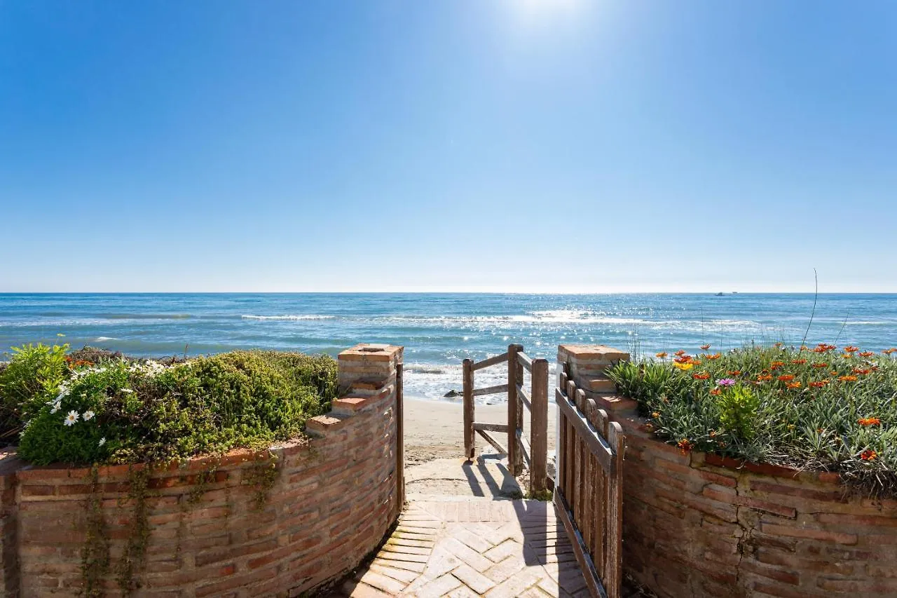 Charming Villa On The Seafront Marbella